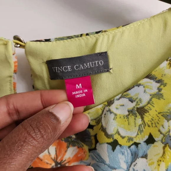 NWT Vince Camuto Blooming Floral Flutter Sleeve Blouse with Ruffled Details - Picture 3 of 14